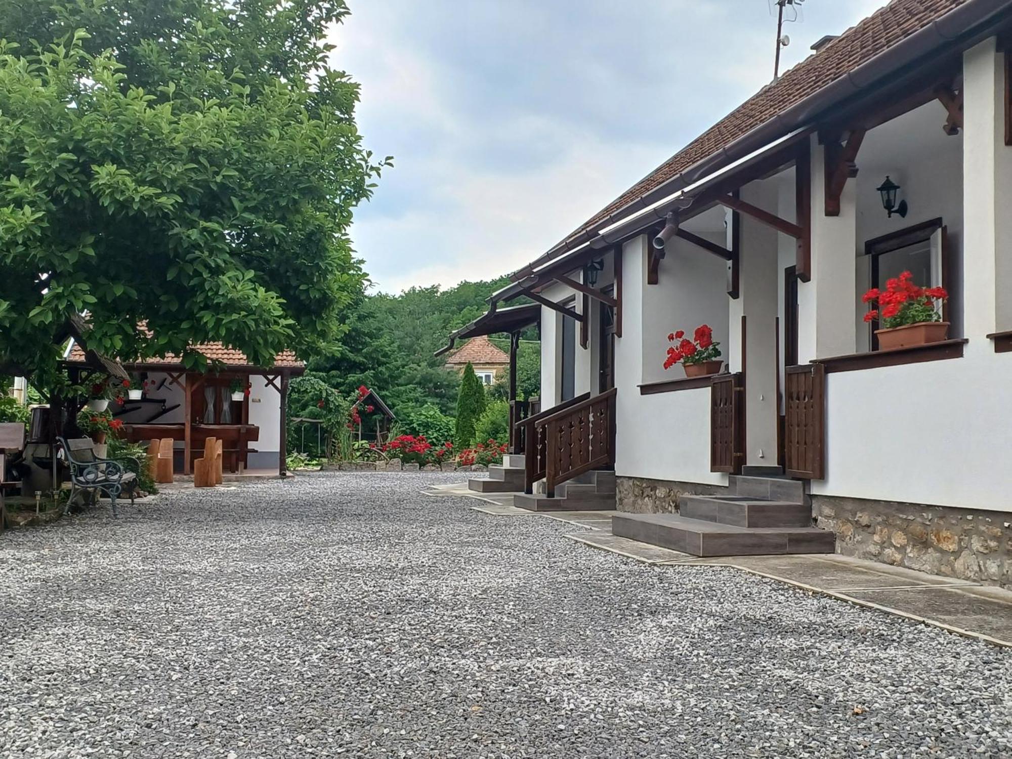 Kazsimer Vendeghaz Erdohorvati Exterior photo